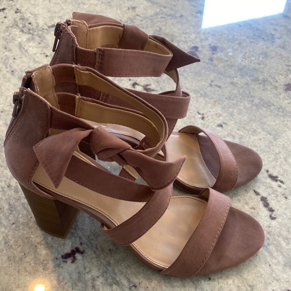 Lauren Conrad pink heeled sandals